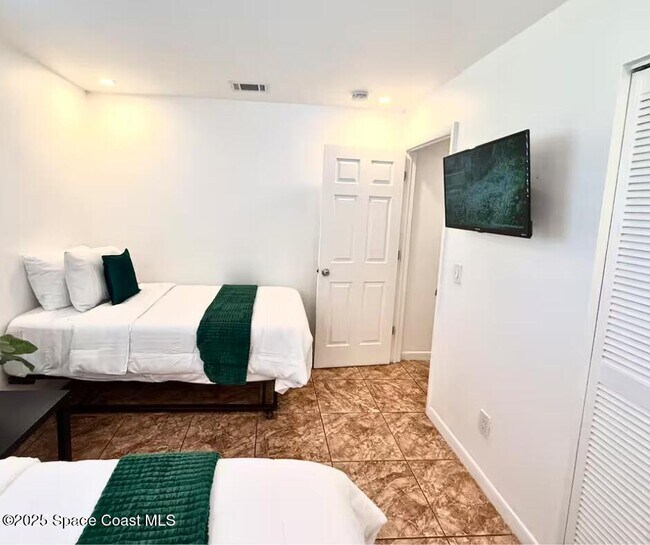 Building Photo - 1526 Magnolia St NE