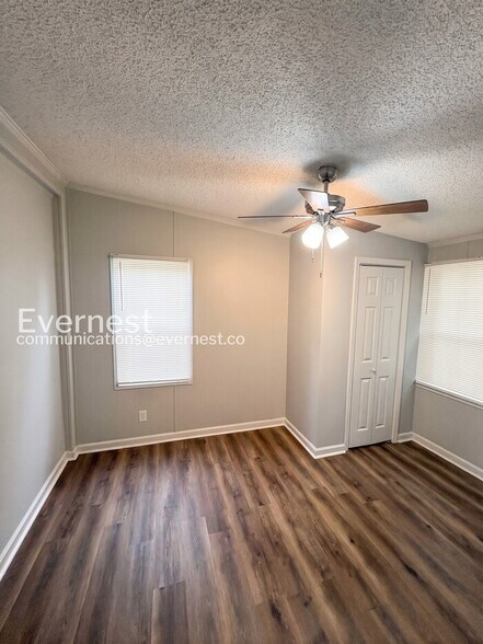 Building Photo - 4980 New Horizon Dr