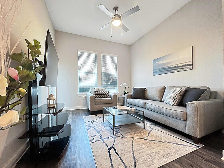 Building Photo - 2615 N Grady Ave