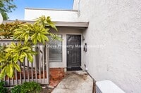Building Photo - Charming Remodeled 3-Bedroom Townhome on Cul-de-Sac Near Greenbelt & Pool