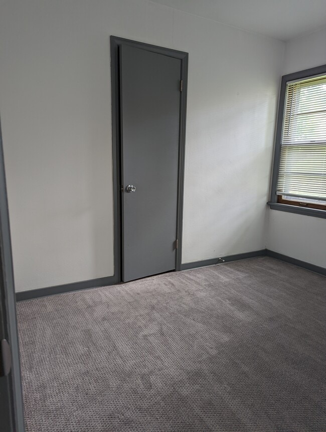 Building Photo - 3141 S 48th St