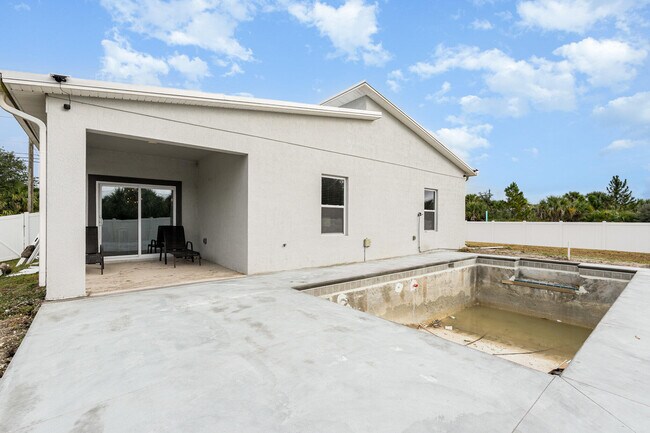 Building Photo - 448 St Andre Blvd