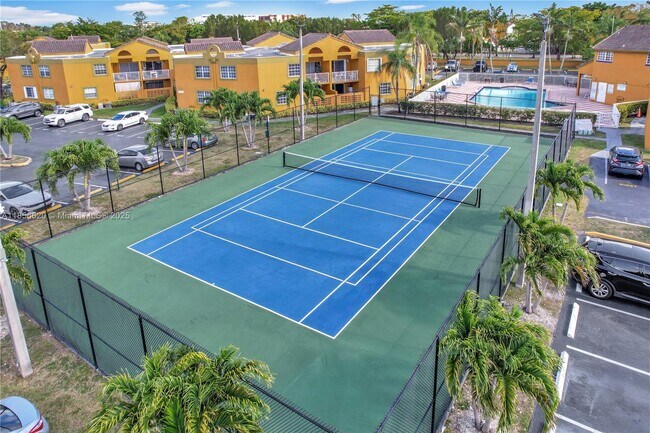 Building Photo - 9715 Fontainebleau Blvd