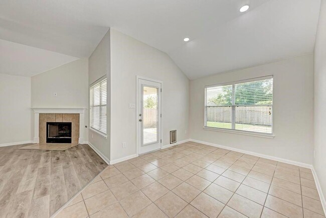 Building Photo - 18420 Dry Brook Loop