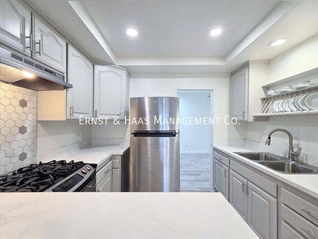 Building Photo - 1084 Walnut Ave