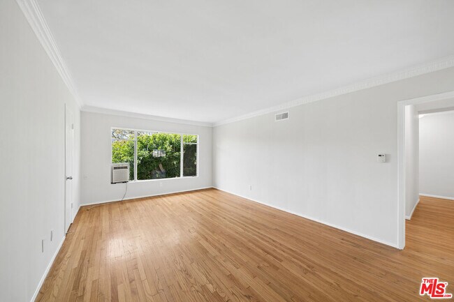 Building Photo - 1308 Havenhurst Dr