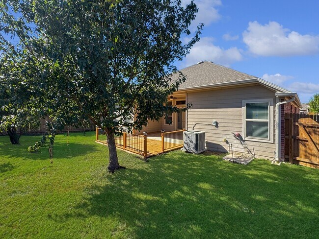 Building Photo - 9002 Monument Parke