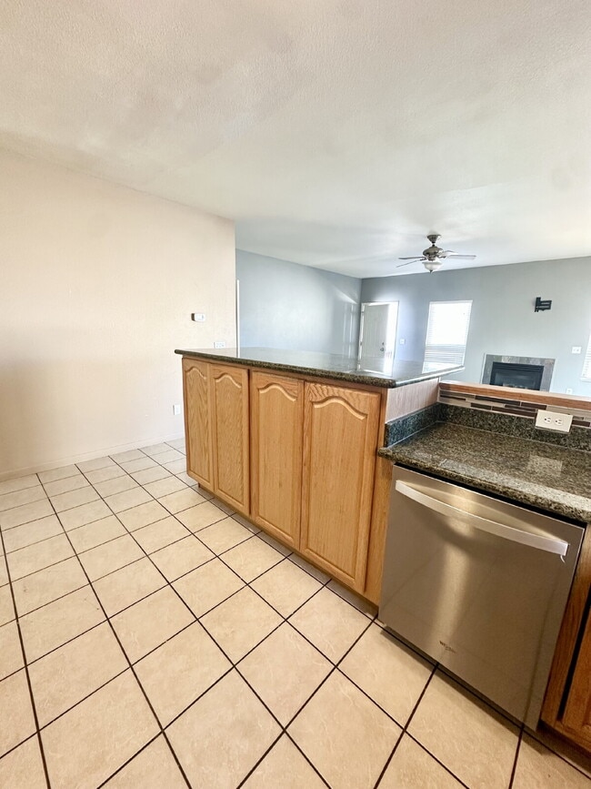 Building Photo - Charming Townhouse for Rent in Cheyenne, WY