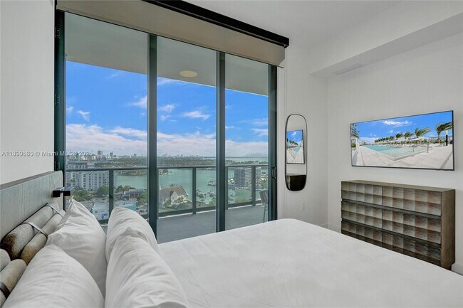 Building Photo - 580 72nd St