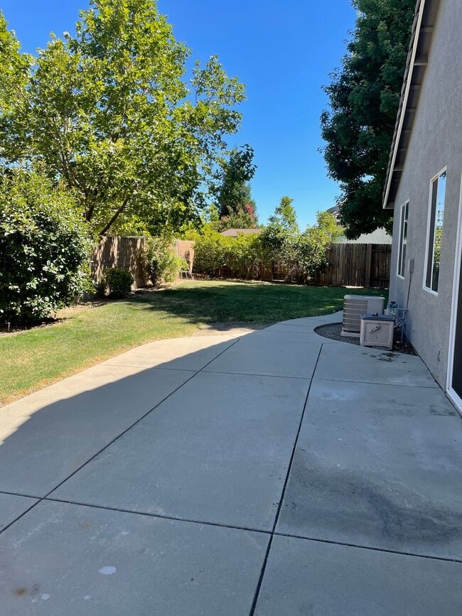 Building Photo - SINGLE STORY, 3 BED, 2 BATH, 2 CAR, LARGE BACK YARD