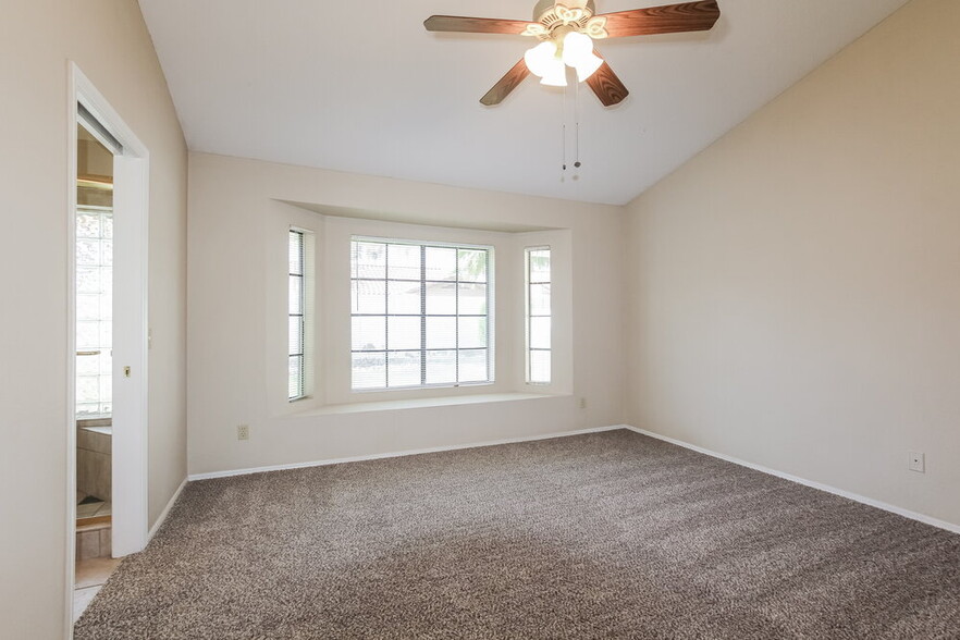 Building Photo - 6709 W Topeka Dr