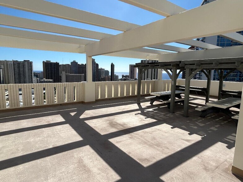 Rooftop Deck w/ wraparound views - 1655 Makaloa St