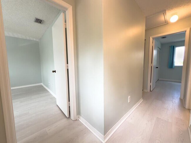 Building Photo - 1705 SW 110th Terrace