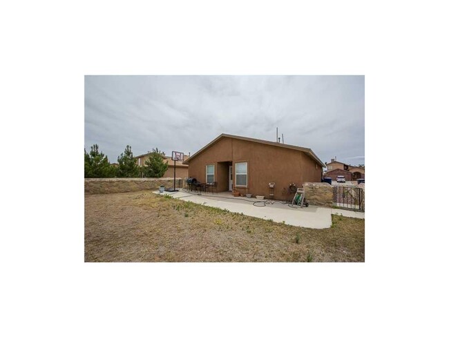 Building Photo - 14081 Tierra Halcon Dr