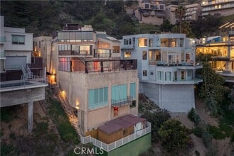 Building Photo - 2189 Sunset Plaza Dr