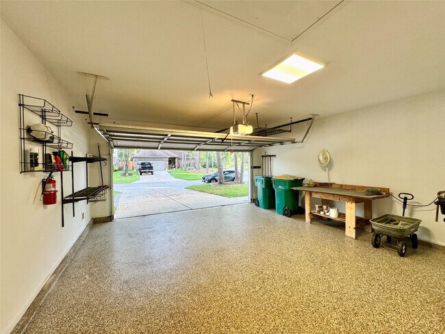 Building Photo - 42 Tranquil Glade Pl