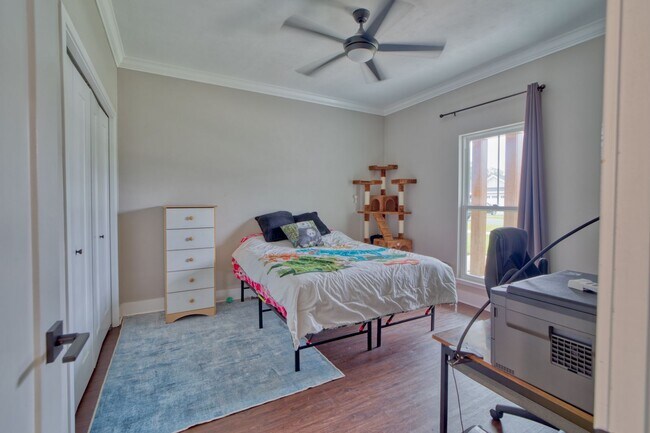 Building Photo - Elegant Modern Farmhouse in High Springs