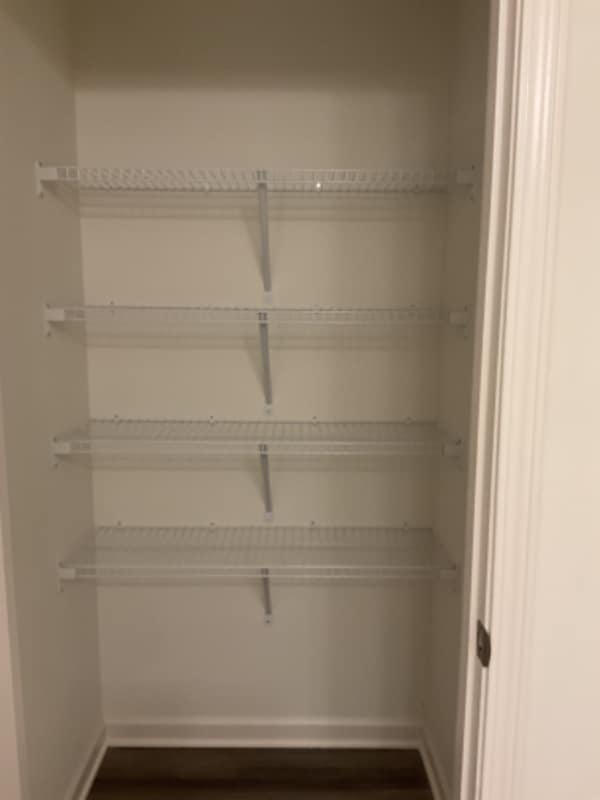 Building Photo - 305 Pond Ct