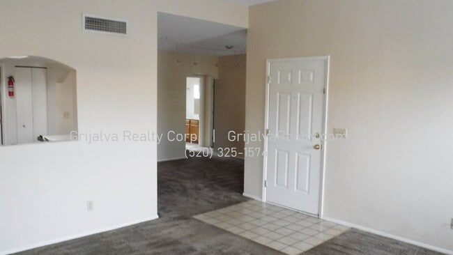 Building Photo - Cute 2 Bedroom, 2 Bath Townhome  (Speedway...