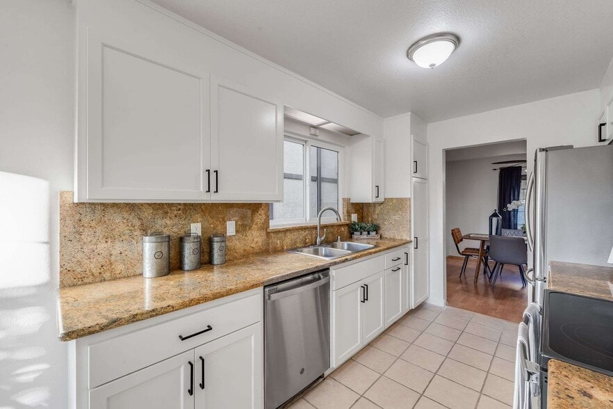 Kitchen - 1122 Brewster Ave