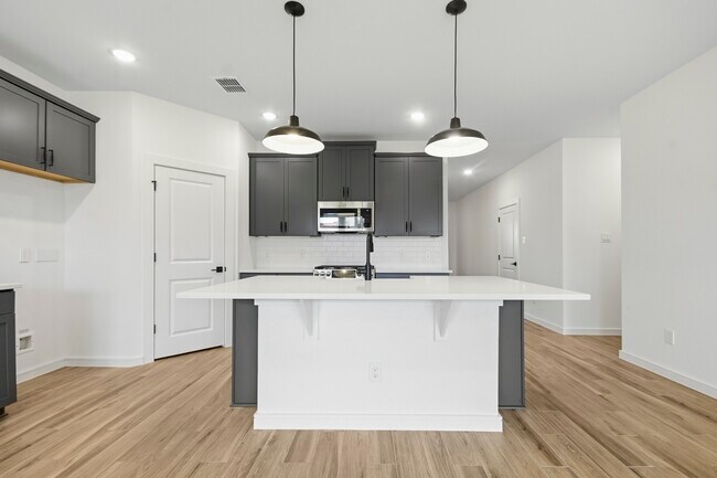 Building Photo - 8427 Bay Rdg Cir