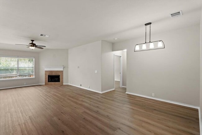 Building Photo - 2808 Barefoot Ln