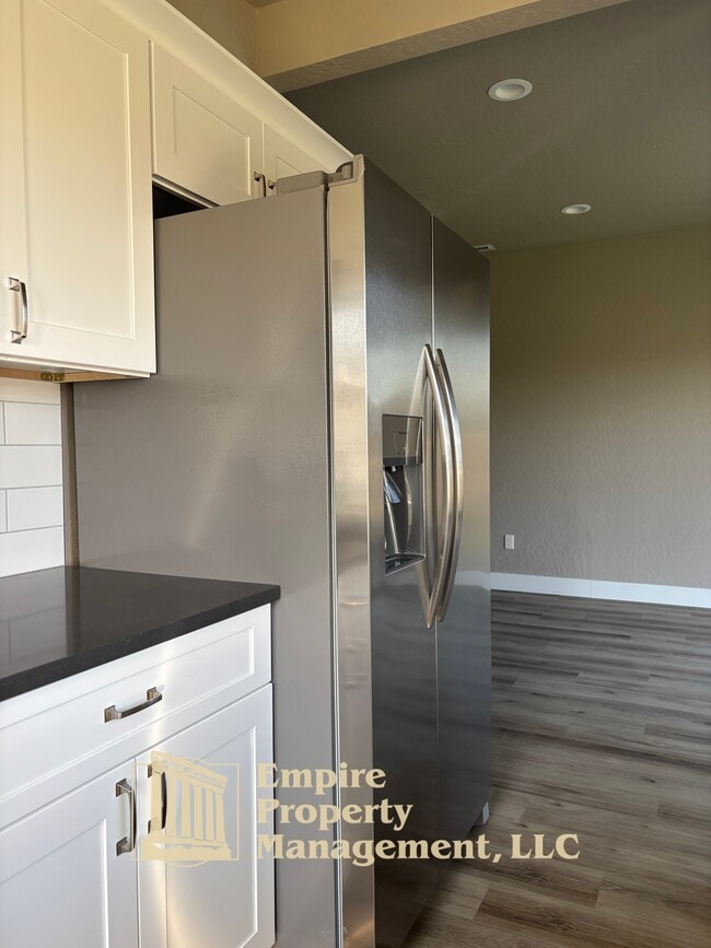 Building Photo - 1656 Irvine St