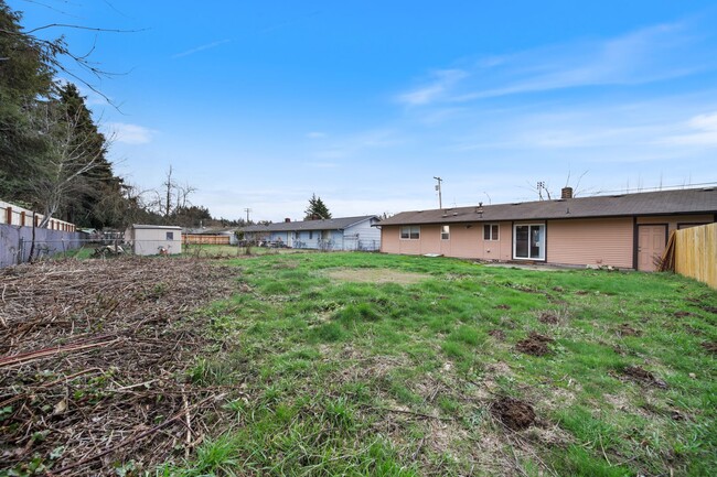 Building Photo - 4218 6th Ave NE
