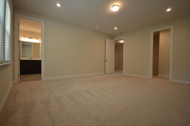 Building Photo - 7805 Sofiana Ave