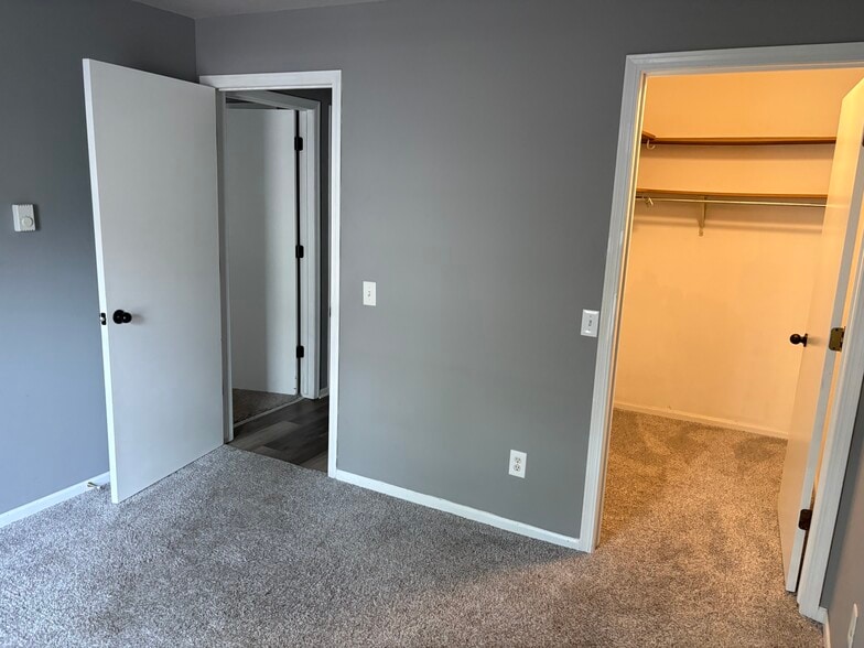 Building Photo - 6710 Park Ridge Dr