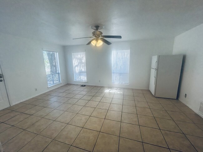 Building Photo - 1008 Clayton Nolen Dr