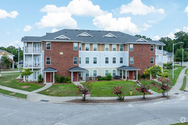Building Photo - Oak Run at Carolina Commons