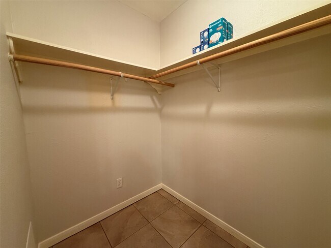 Building Photo - 5935 Wildbriar Ln