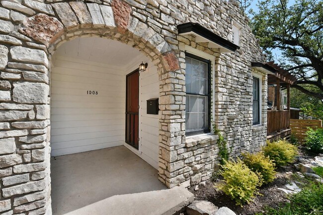 Building Photo - 1008 Milam Pl