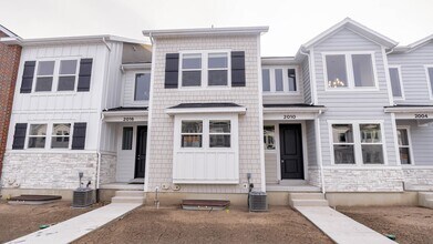 Building Photo - Beautiful 3 bedroom Townhome in Lehi Exchange community!