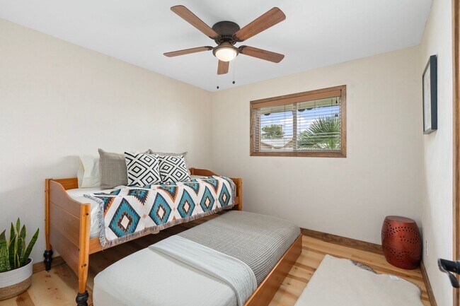 Building Photo - 9 E Del Rio Dr