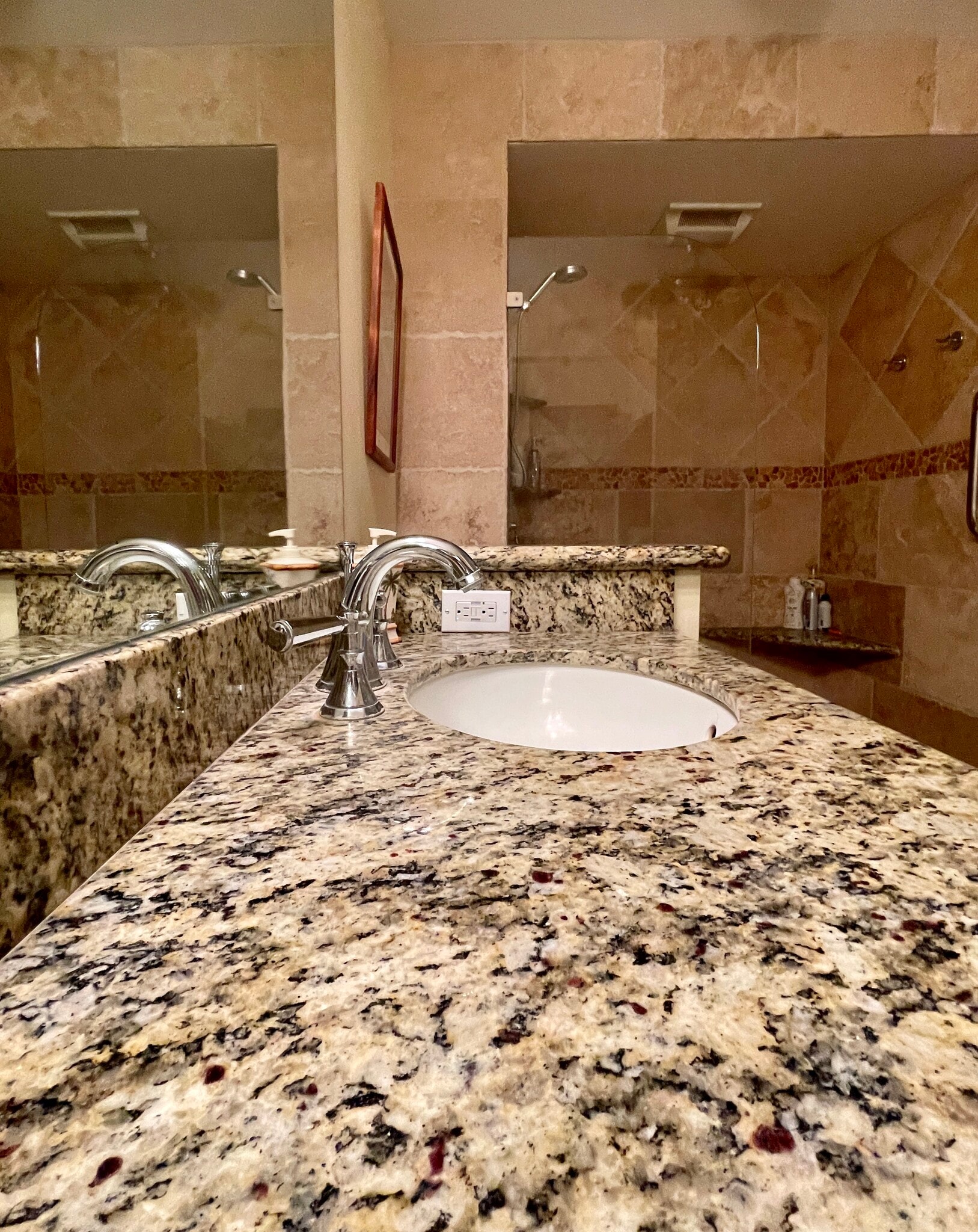 Building Photo - 30 Hauoli St