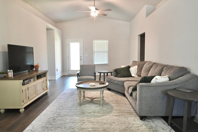 Building Photo - 326 Keswick Ln