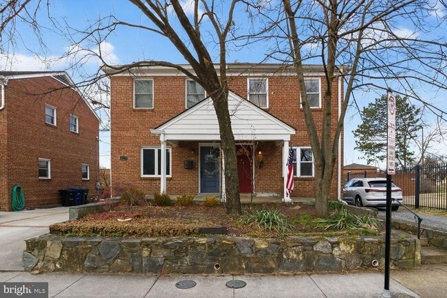 Building Photo - 706 S Orme St