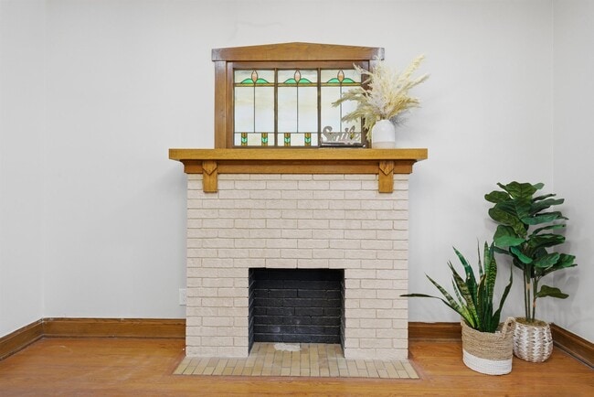 Building Photo - 4735 N Kilbourn Ave