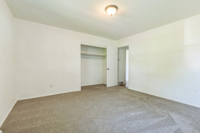 Building Photo - 650 N 80th St