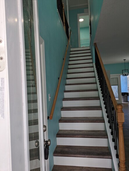 Building Photo - 2010 Seminole Blvd S