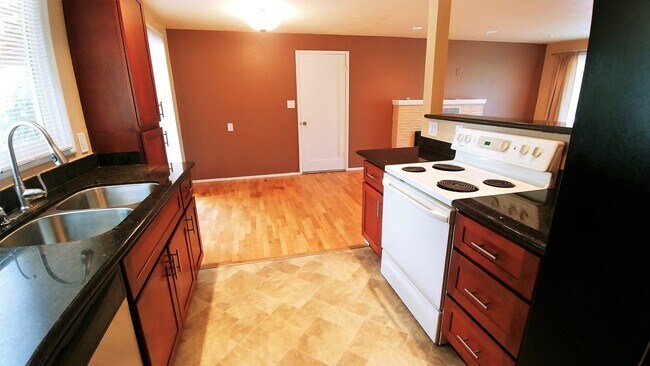 Building Photo - Three Bedroom Rambler in the North End!
