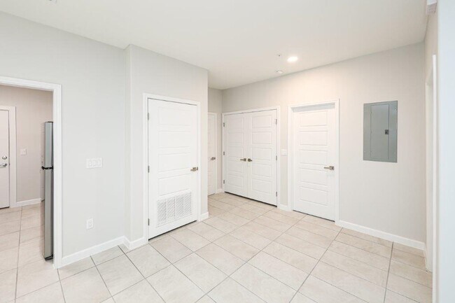 Building Photo - 7126 Rosson Rd