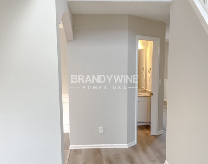 Building Photo - 2025 Newton Estates Dr