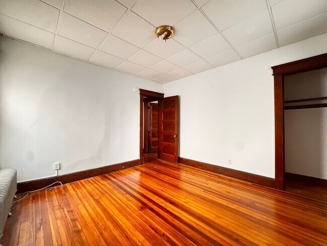 Building Photo - 126 Mansfield St
