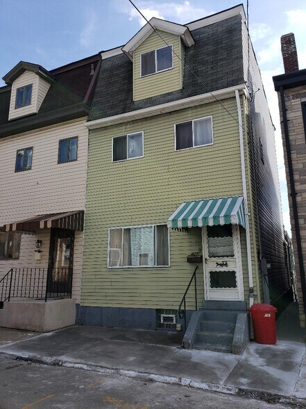Building Photo - 427 Cedarville St