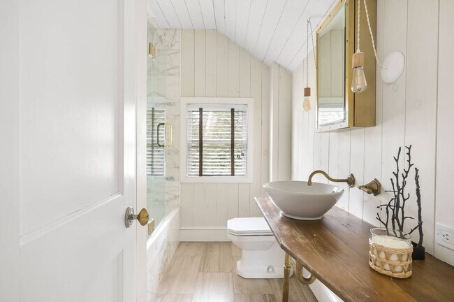 Building Photo - 62 Abrahams Landing Rd