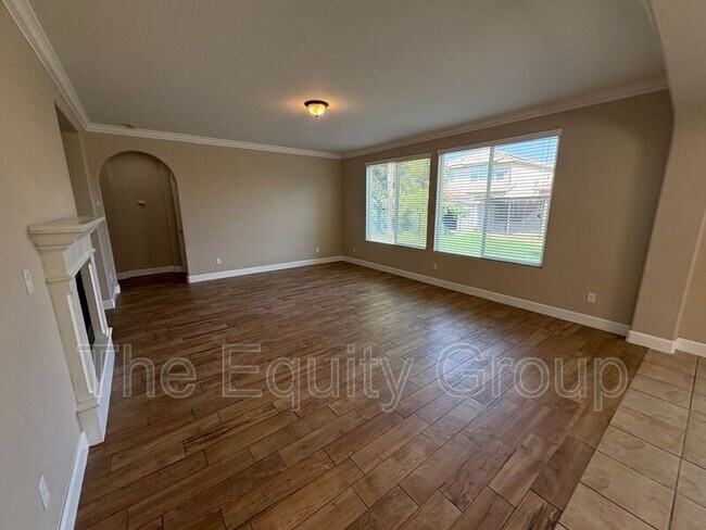 Building Photo - 3116 W Buena Vista Ave