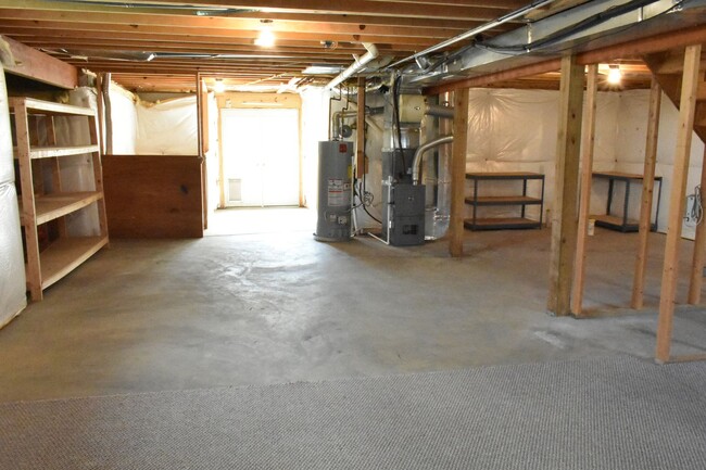 Building Photo - Bright & Spacious Home in Fredericksburg!